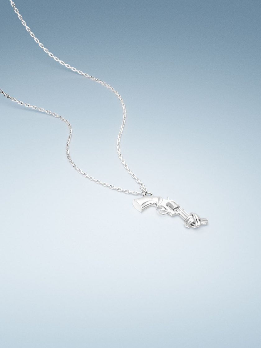 Vacier Chain Necklace Silver for Womenn with the Non-Violence Knotted Gun pendant close up view