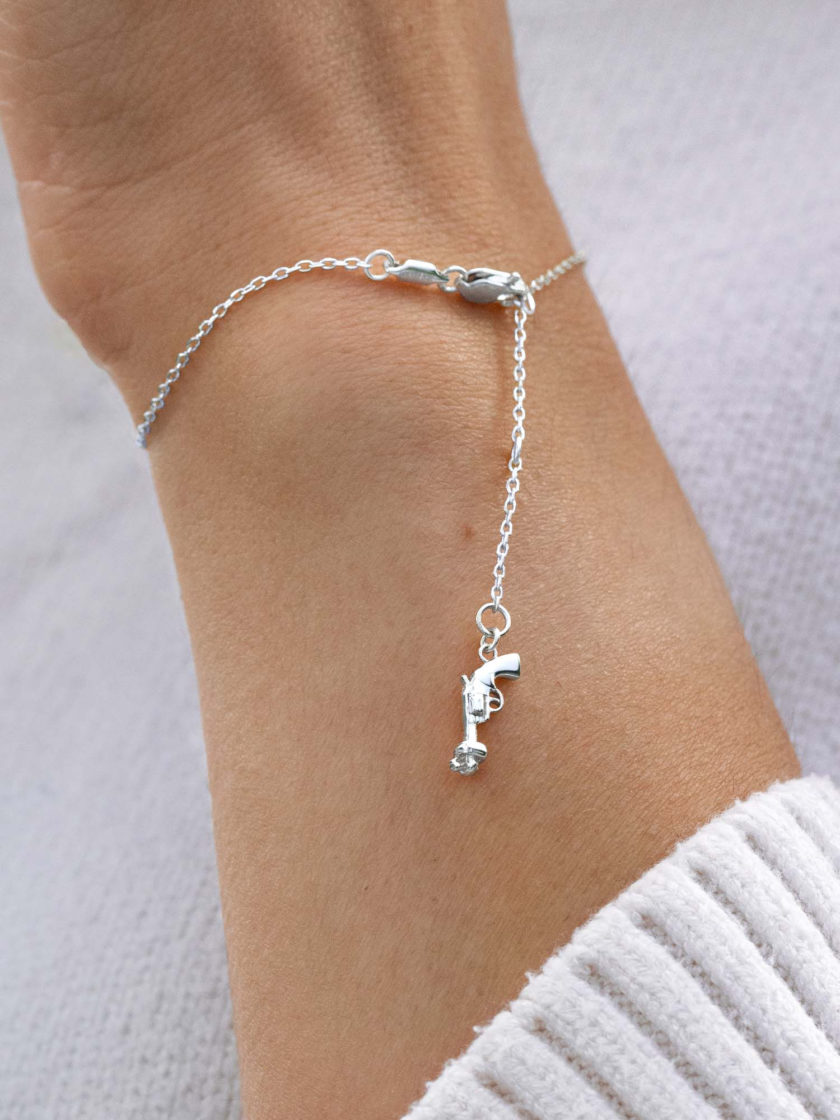 Vacier Chain Bracelet Silver for Women with the Non-Violence Knotted Gun pendant on a model
